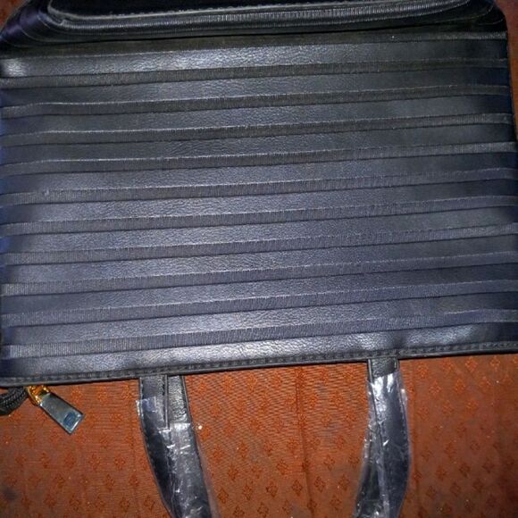 Classy and professional 👏 - Picture 1 of 3